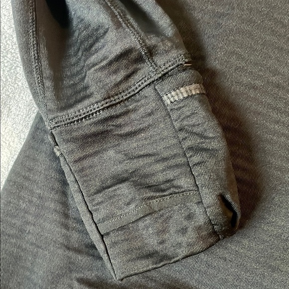 New Balance Black Hooded Athletic Shirt - Picture 3 of 11